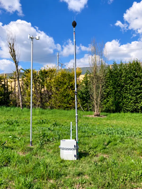 Centralina per il monitoraggio acustico con microfono per esterni e stazione meteorologica
